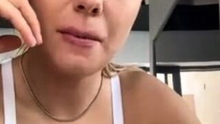 Hot brunette from squirt masturbating on webcam